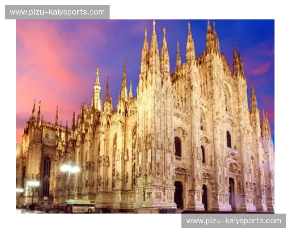 地中海蓝的狂想与翡冷翠的紫色交响:那不勒斯vs佛罗伦萨的灵魂博弈